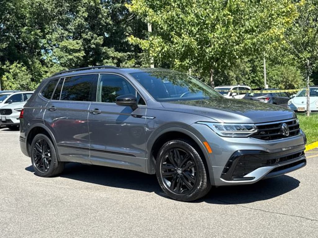 Certified 2022 Volkswagen Tiguan 2.0T SE R-Line Black SUV