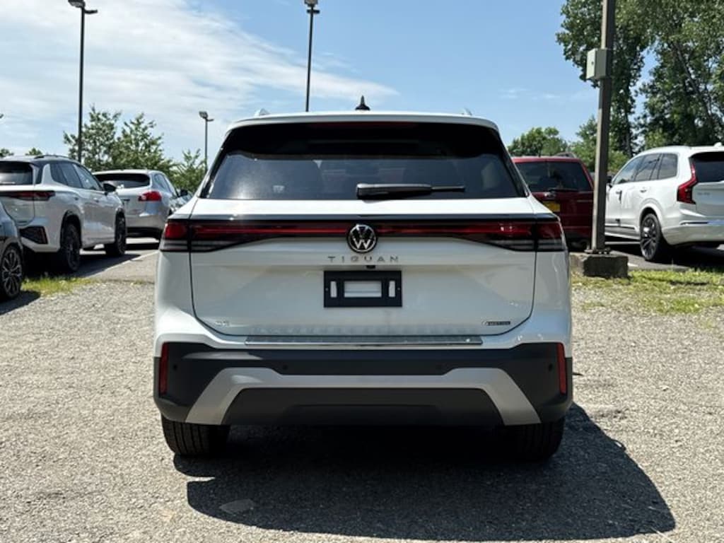 New 2026 Volkswagen Tiguan SE SUV