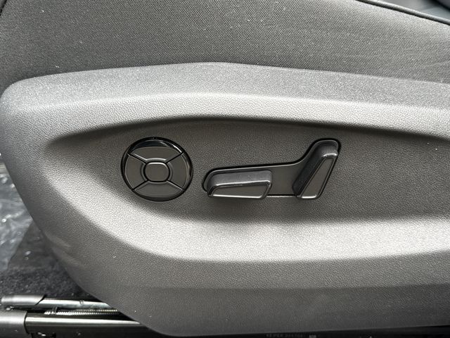 2026 Volkswagen Tiguan SE - Photo 13
