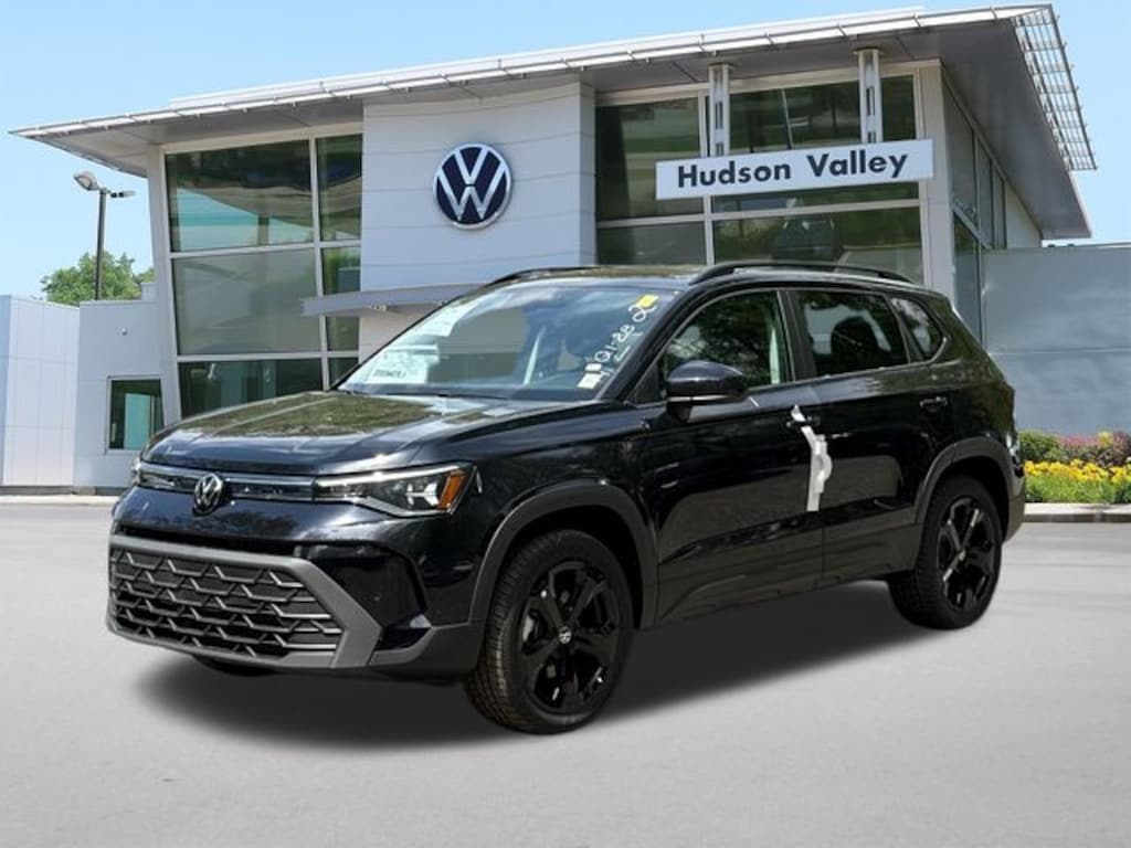 New 2026 Volkswagen Taos 1.5T SE Black SUV