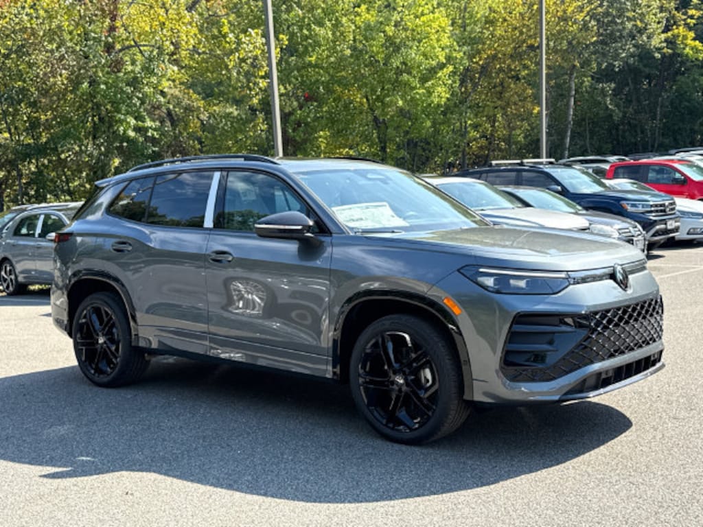 New 2026 Volkswagen Tiguan SE R-Line Black SUV