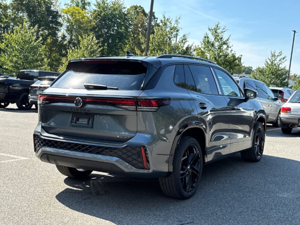 New 2026 Volkswagen Tiguan SE R-Line Black SUV