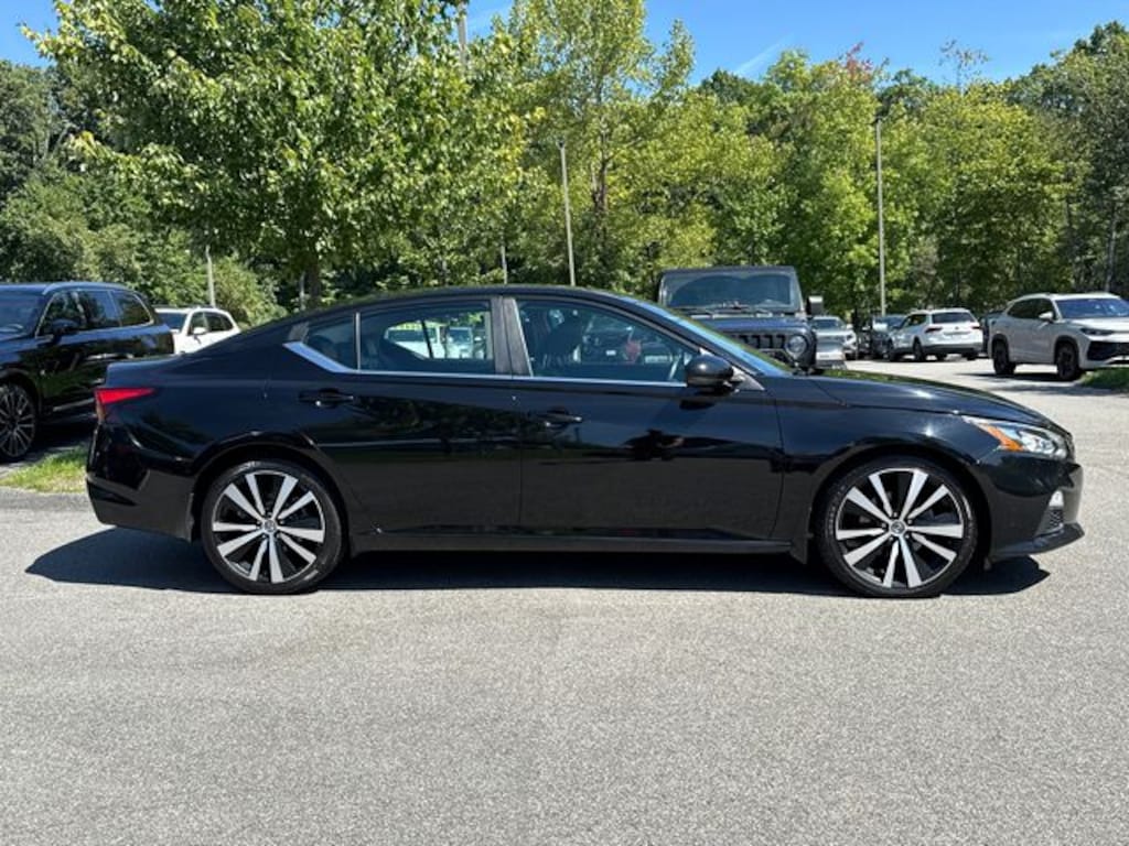 Used 2020 Nissan Altima 2.0 SR Sedan