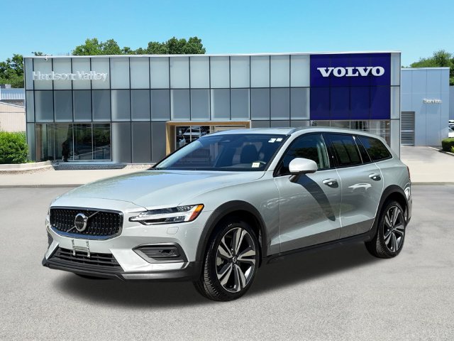 2025 Volvo V60 Cross Country