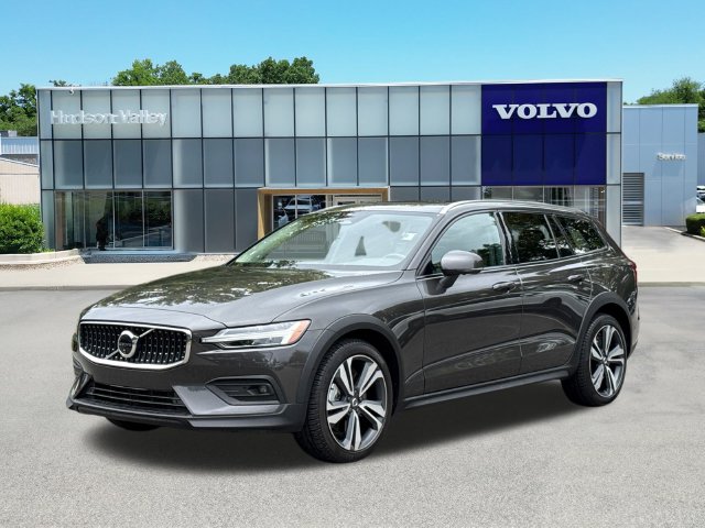 2025 Volvo V60 Cross Country