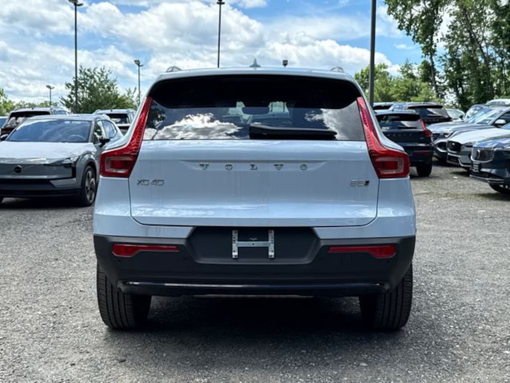 New 2026 Volvo XC40 B5 Plus SUV