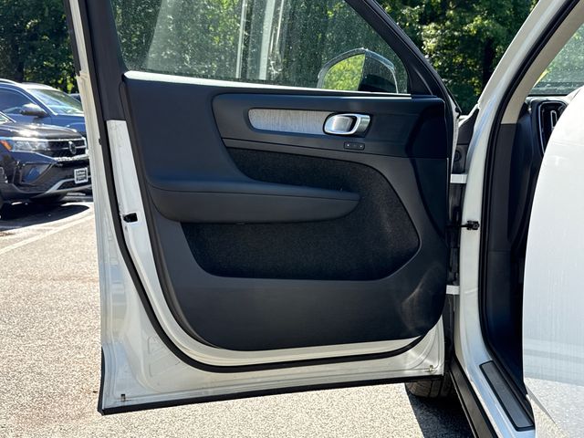 2026 Volvo XC40 Plus - Photo 11
