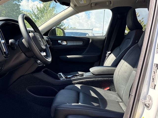 2026 Volvo XC40 Plus - Photo 12