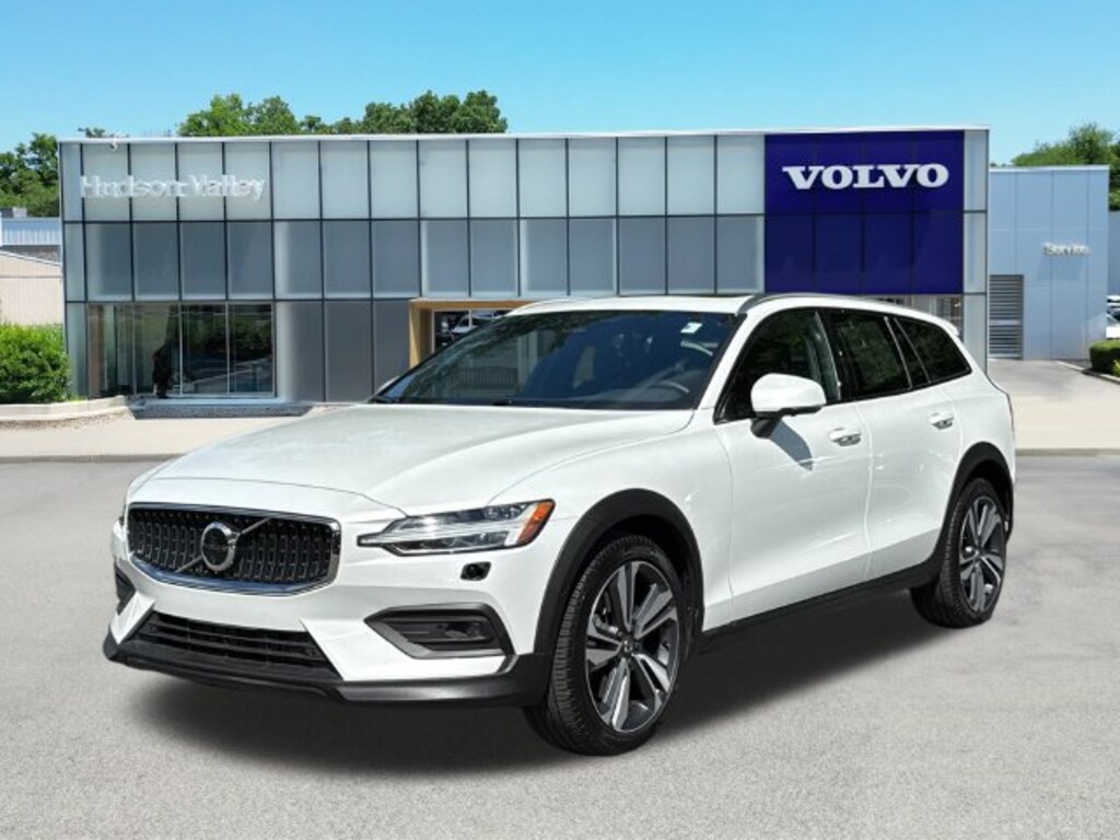 Used 2025 Volvo V60 Cross Country B5 Plus Wagon