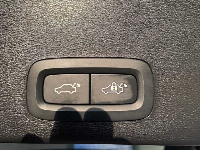 2026 Volvo XC40 Plus - Photo 10