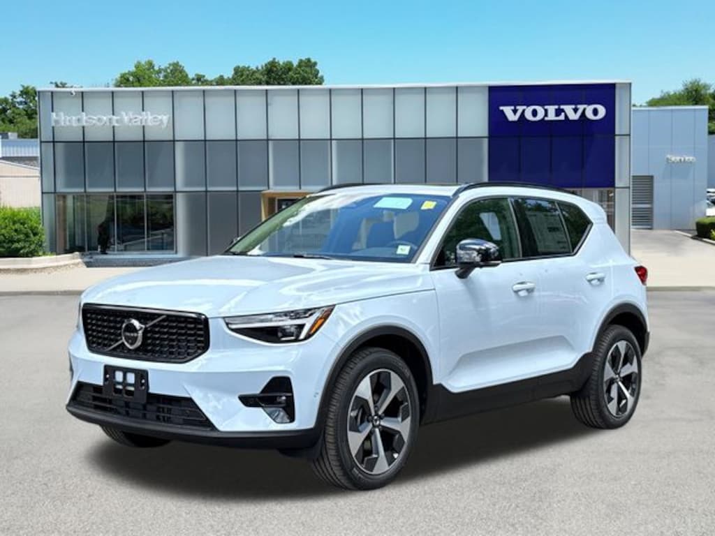 New 2026 Volvo XC40 B5 Plus SUV