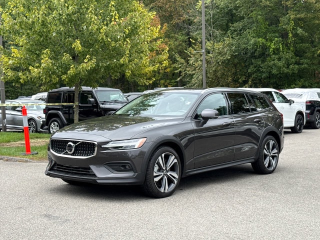 2025 Volvo V60 Cross Country