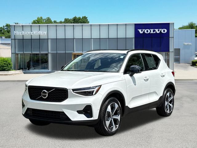 2026 Volvo XC40