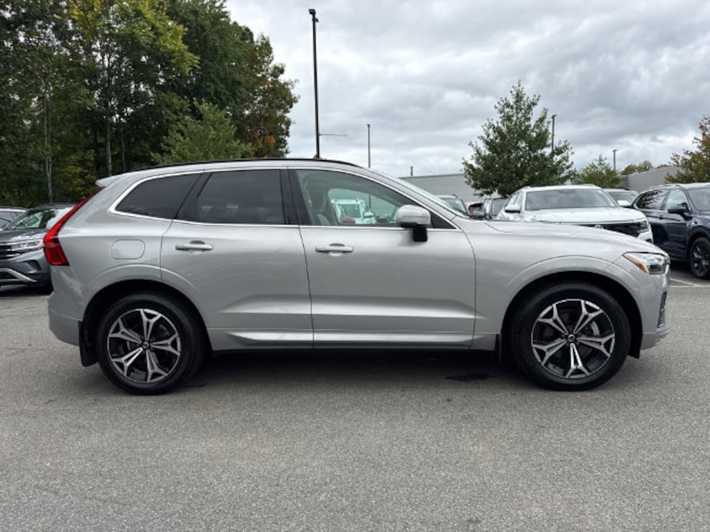 Used 2022 Volvo XC60 B5 AWD Momentum SUV