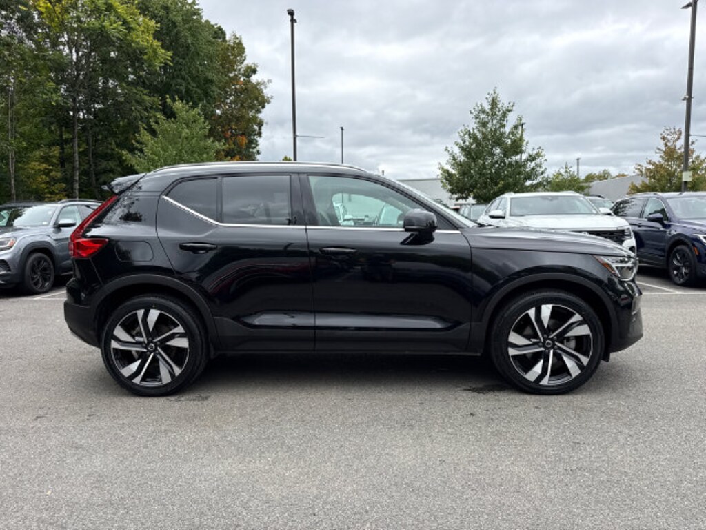 Certified 2024 Volvo XC40 B5 Plus Bright SUV