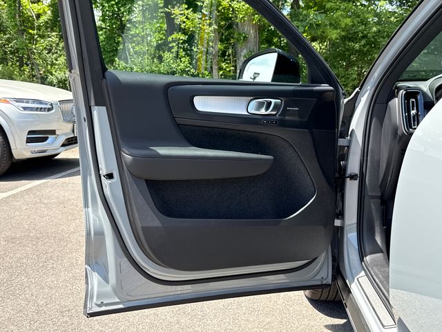 2026 Volvo XC40 Ultra Black Edition - Photo 11