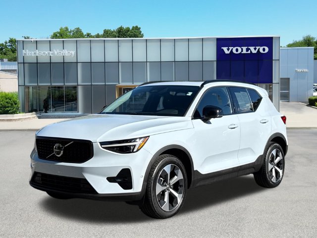 2026 Volvo XC40