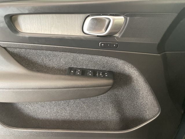 2026 Volvo XC40 Plus - Photo 23