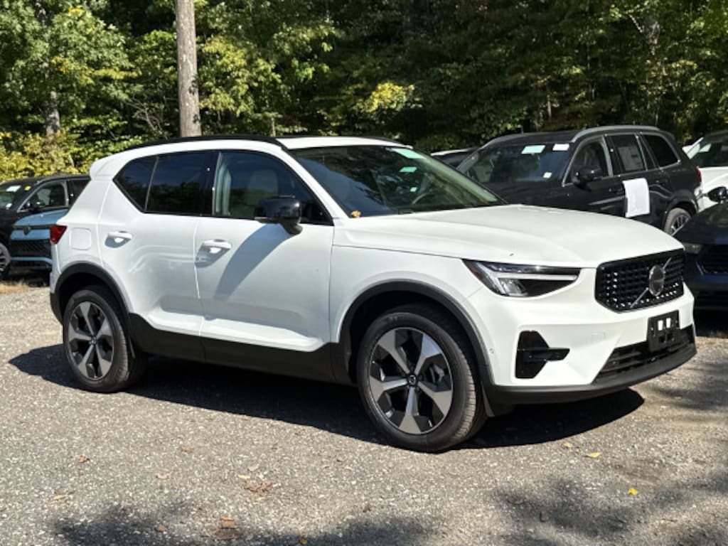 New 2026 Volvo XC40 B5 Plus SUV