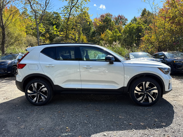 New 2026 Volvo XC40 B5 Ultra SUV