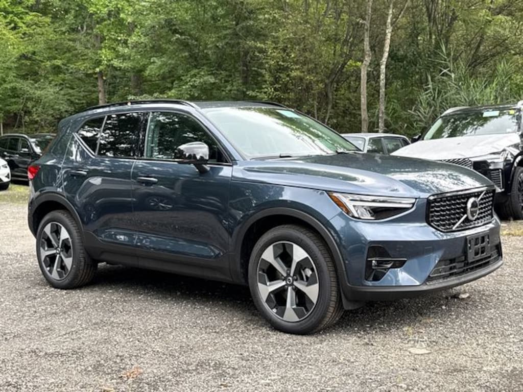 New 2026 Volvo XC40 B5 Plus SUV