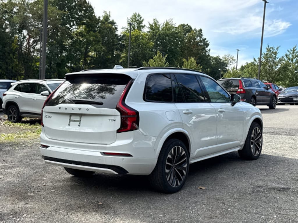 New 2026 Volvo XC90 plug-in hybrid T8 Ultra Dark Theme 6-Seater SUV