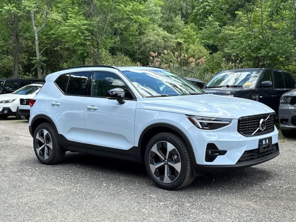 New 2026 Volvo XC40 B5 Plus SUV