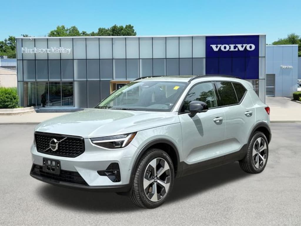 Used 2026 Volvo XC40 B5 Plus SUV