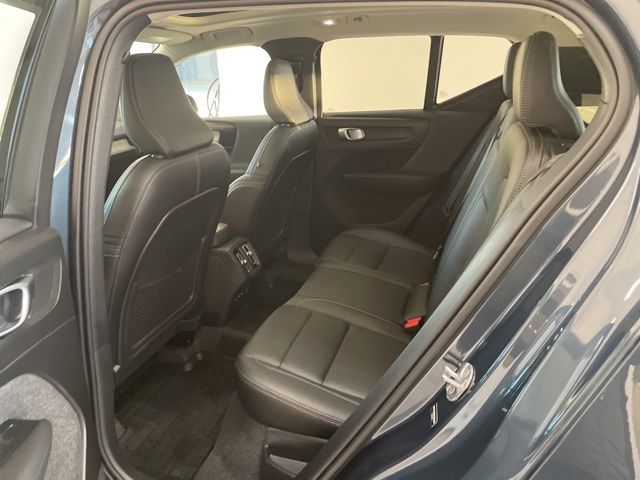 2026 Volvo XC40 Plus - Photo 8