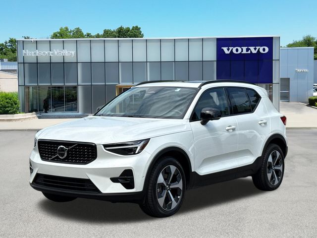 2026 Volvo XC40