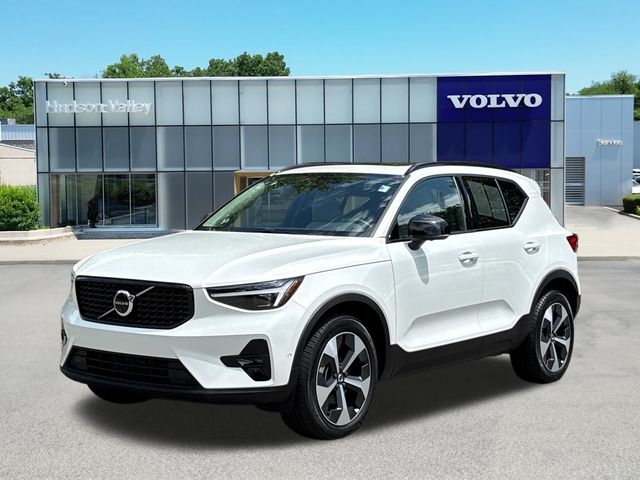2026 Volvo XC40