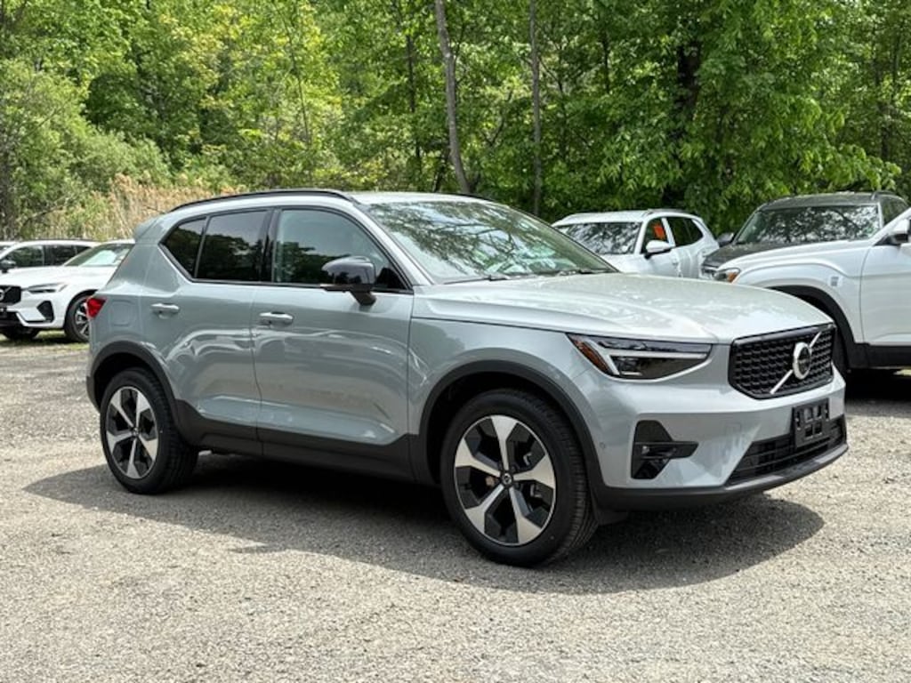 Used 2026 Volvo XC40 B5 Plus SUV