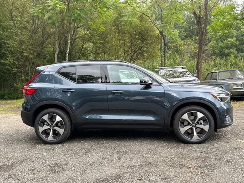 New 2026 Volvo XC40 B5 Plus SUV