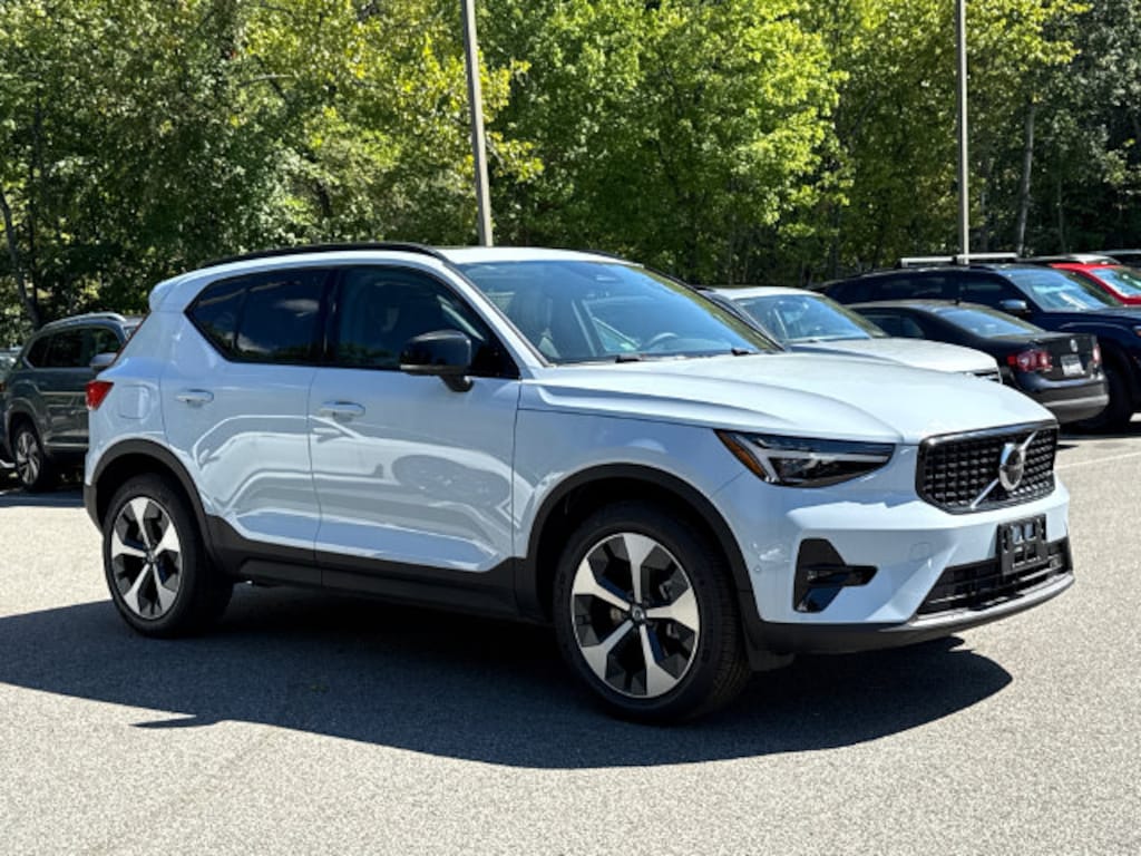 New 2026 Volvo XC40 B5 Plus SUV