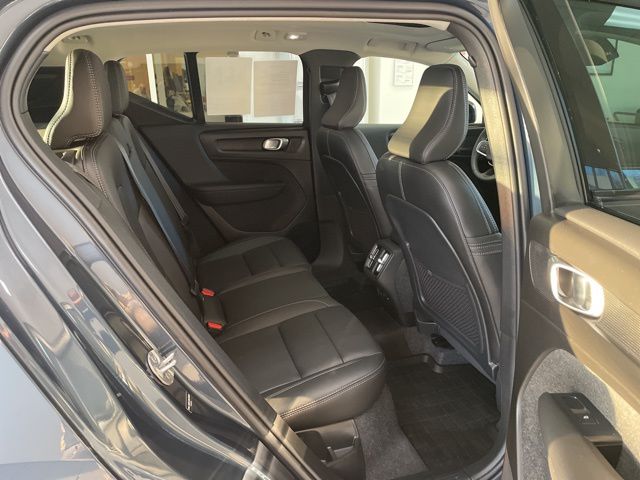 2026 Volvo XC40 Plus - Photo 11