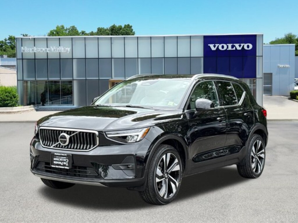 Certified 2024 Volvo XC40 B5 Plus Bright SUV