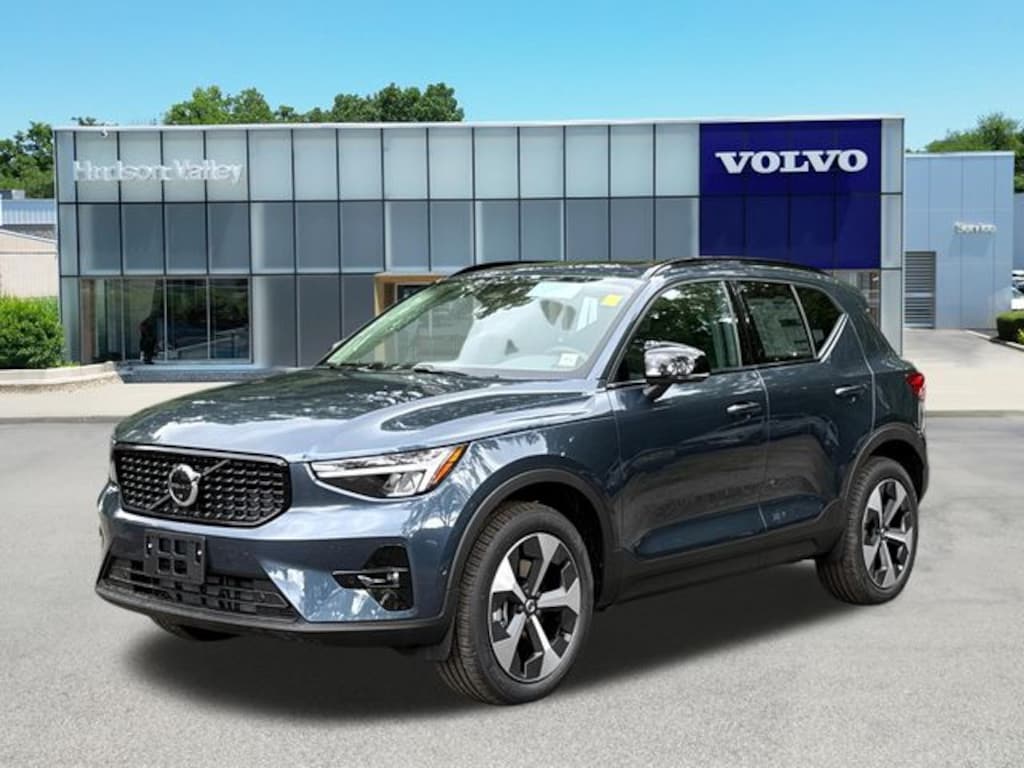 New 2026 Volvo XC40 B5 Plus SUV