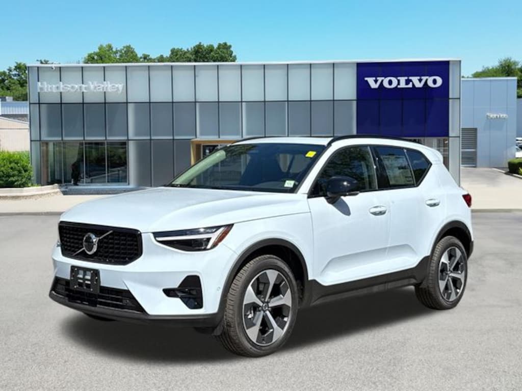 New 2026 Volvo XC40 B5 Plus SUV