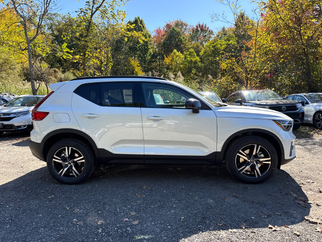New 2026 Volvo XC40 B5 Core SUV