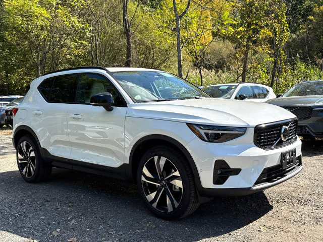 New 2026 Volvo XC40 B5 Ultra SUV