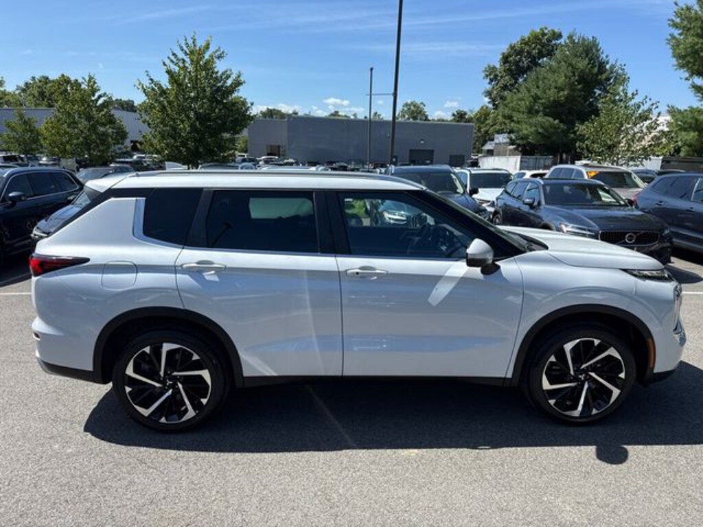 Used 2023 Mitsubishi Outlander SE SUV