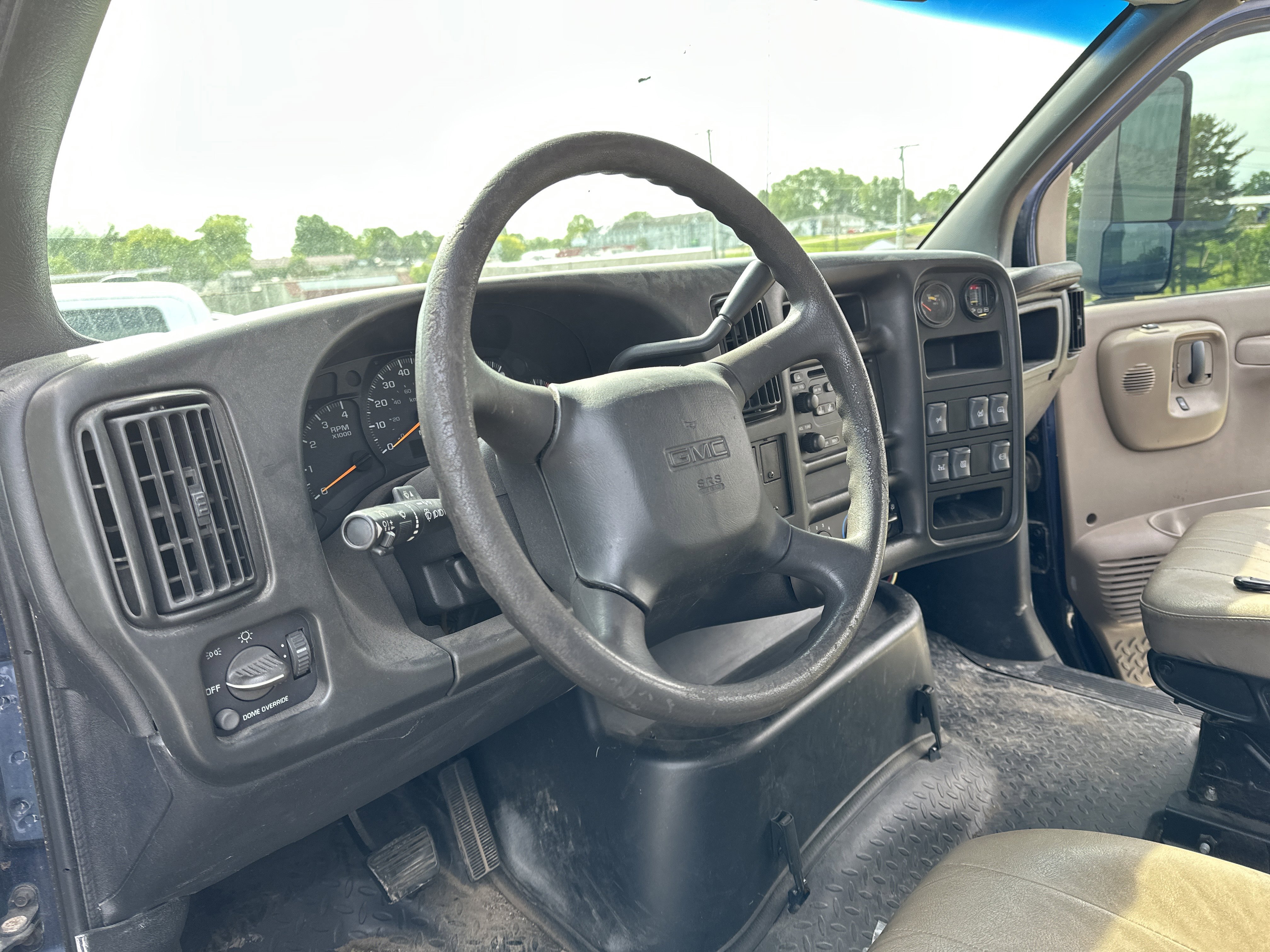 2004 GMC C6500 - Photo 21