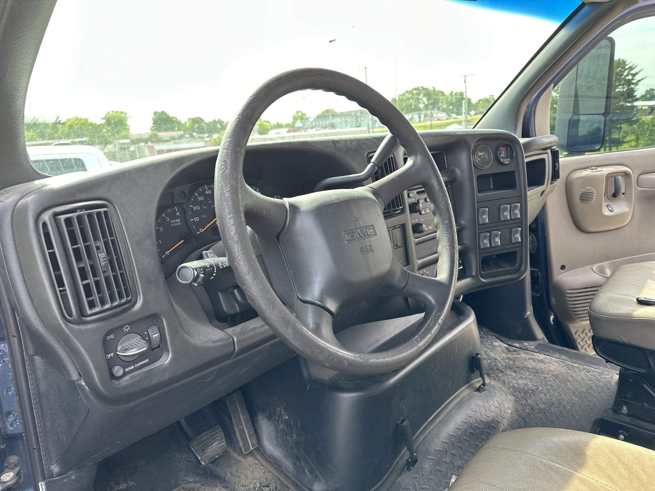 2004 GMC C6500 - Photo 59