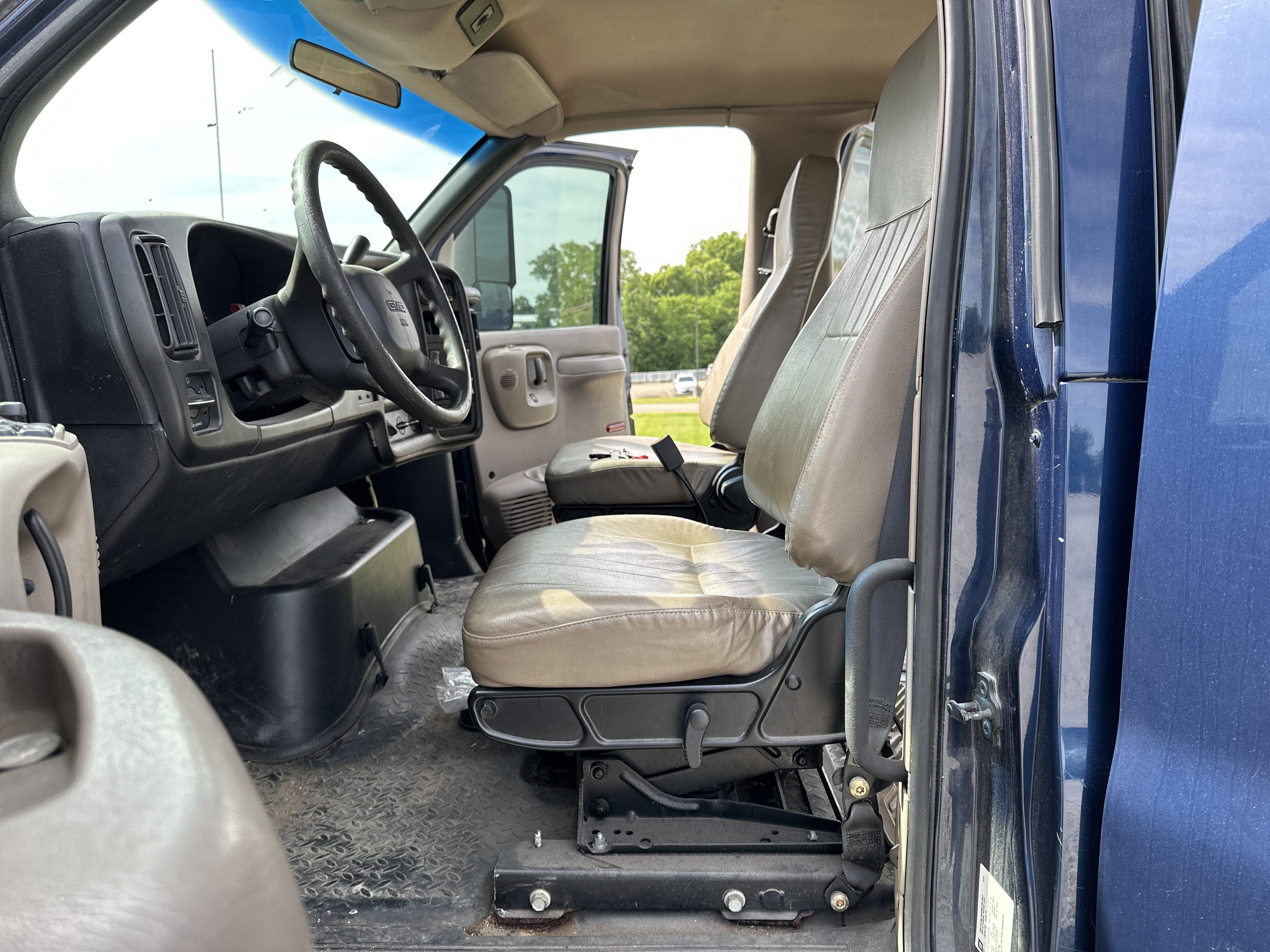 2004 GMC C6500 - Photo 60
