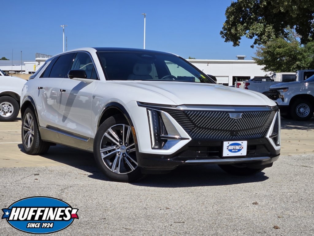 2024 Cadillac LYRIQ Luxury 2