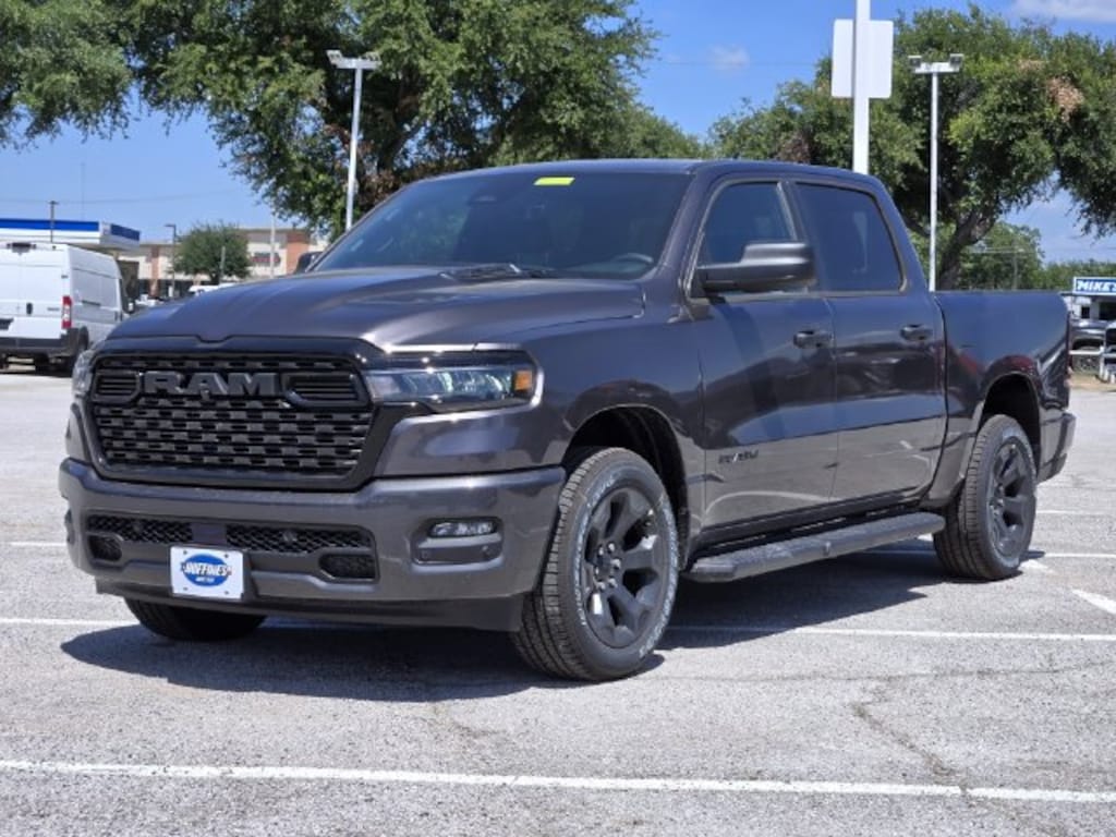New 2026 Ram 1500 EXPRESS CREW CAB 4X4 5'7 BOX Pickup