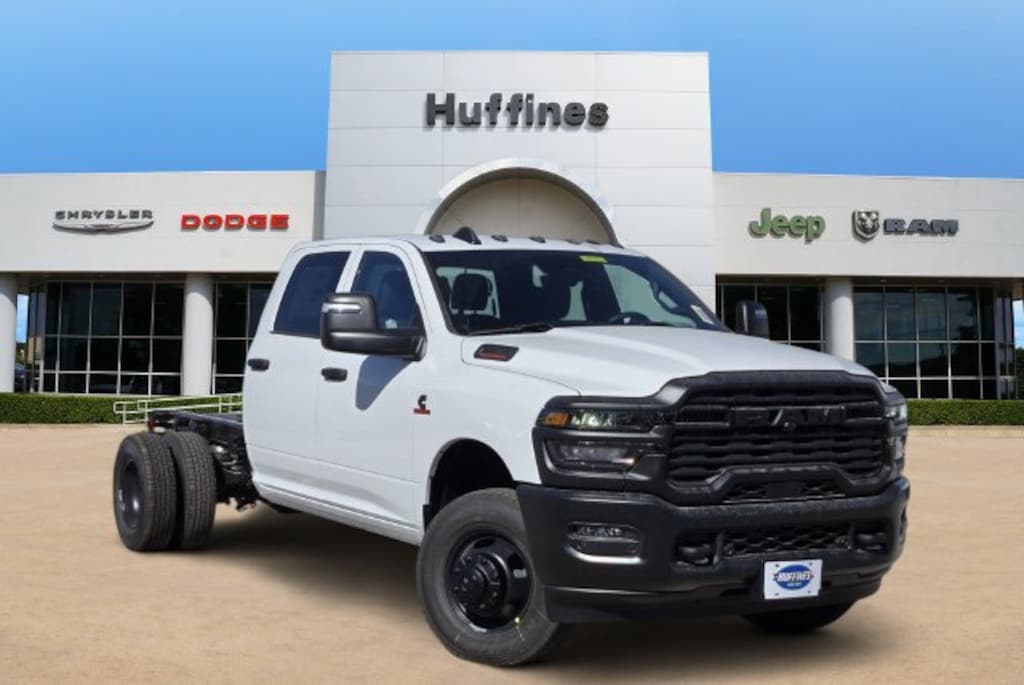 New 2027 Ram 3500 Chassis Cab TRADESMAN CREW 4X4 60' CA Pickup
