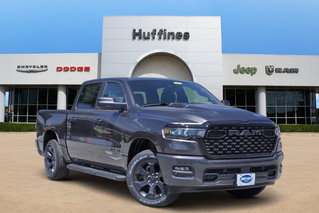 New 2026 Ram 1500 EXPRESS CREW CAB 4X4 5'7 BOX Pickup