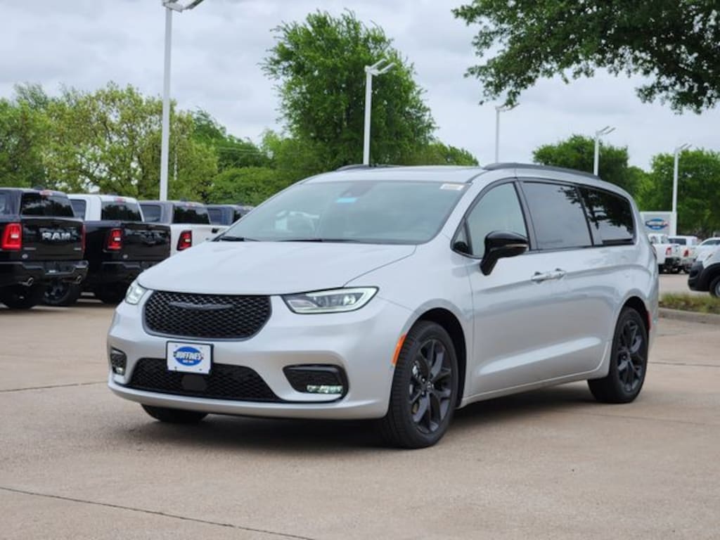 New 2026 Chrysler Pacifica LIMITED Passenger Van