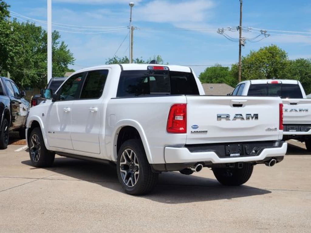 New 2026 Ram 1500 LARAMIE CREW CAB 4X4 5'7 BOX Pickup